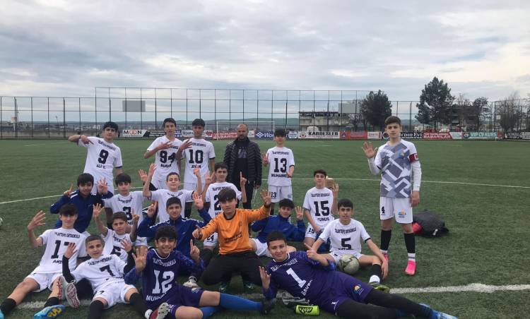 Diyarbakır Talaytepe Ortaokulu Futbol Takımı guruplarda zafer kazandı!
